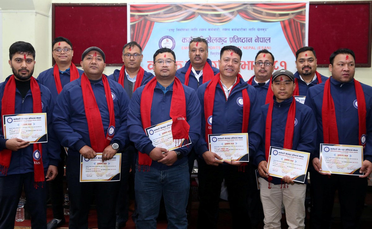 इसान अध्यक्षमा श्रेष्ठ निर्विरोध