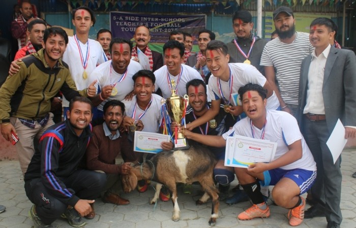 शिक्षक फुटबलमा हात पार्यो पाणिनीले उपाधि