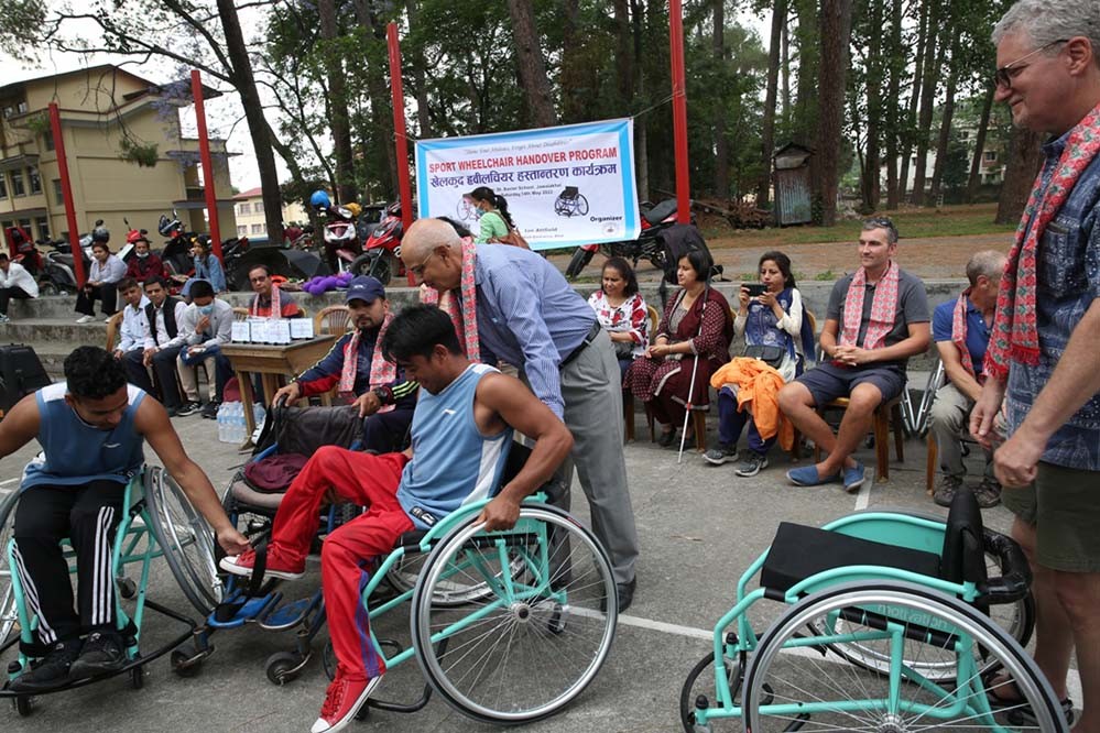 क्लबलाई करिब ७ लाखको व्हिलचेयर सहयोग