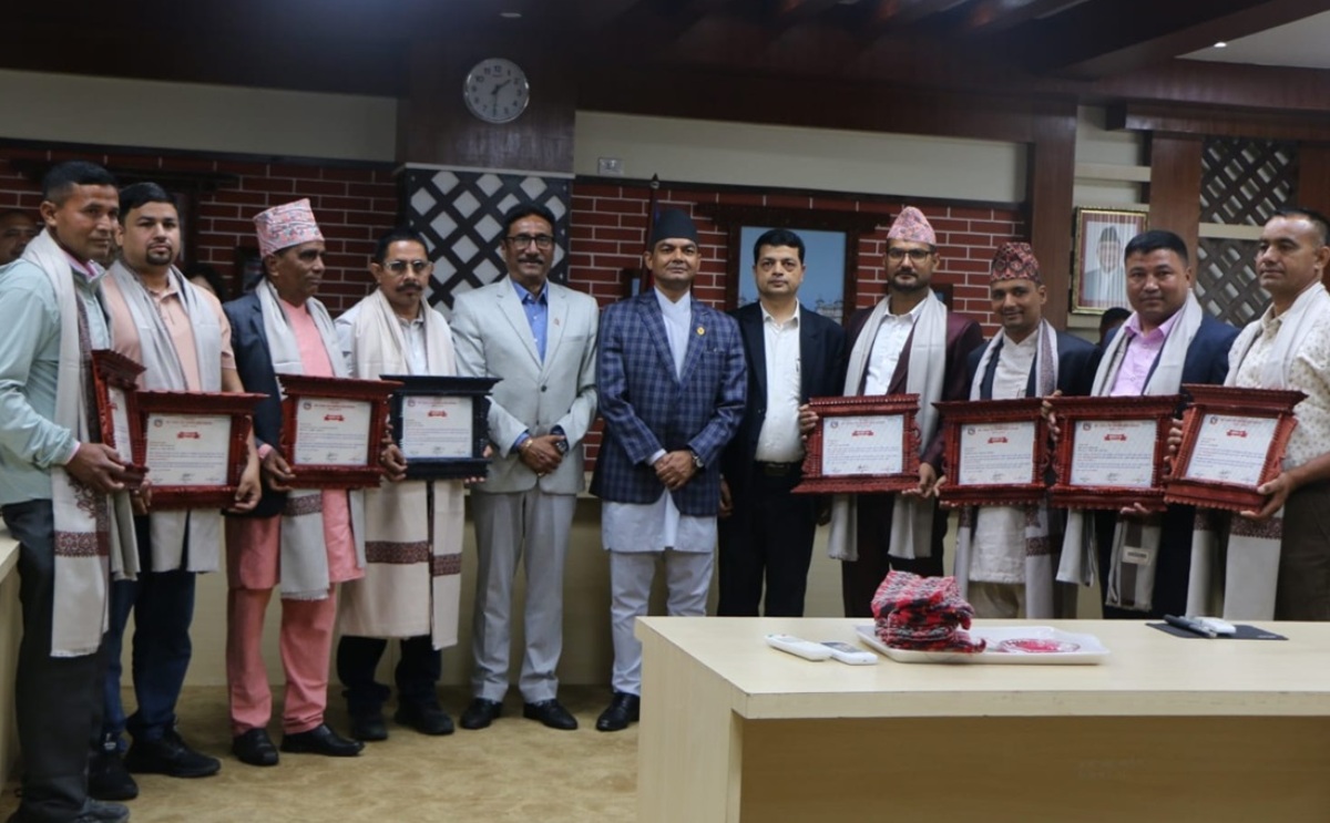 वैदेशिक रोजगारबाट प्राप्त ज्ञान र पुँजी प्रयोग गरी स्वदेशमा उद्यमशीलता गरेका युवाहरु सम्मानित
