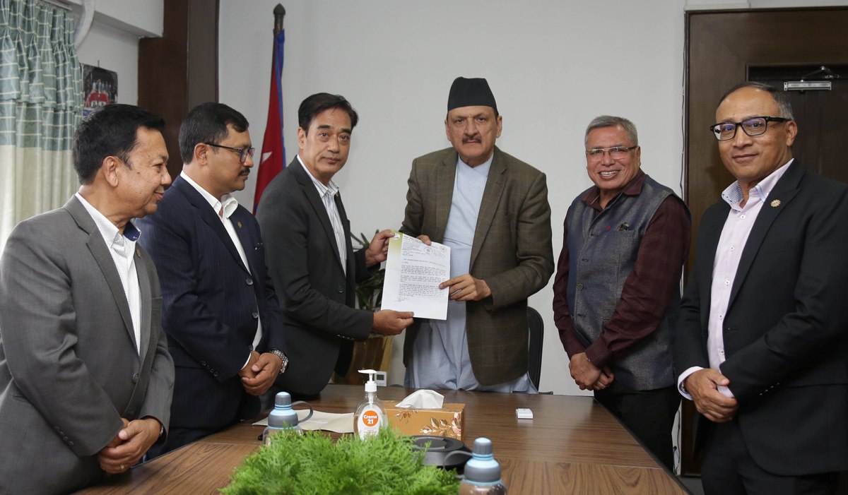 धितोपत्र बोर्डको व्यवस्थाप्रति असन्तुष्टि जनाउँदै चेम्बरले अर्थमन्त्रीलाई बुझायो ध्यानाकर्षणपत्र