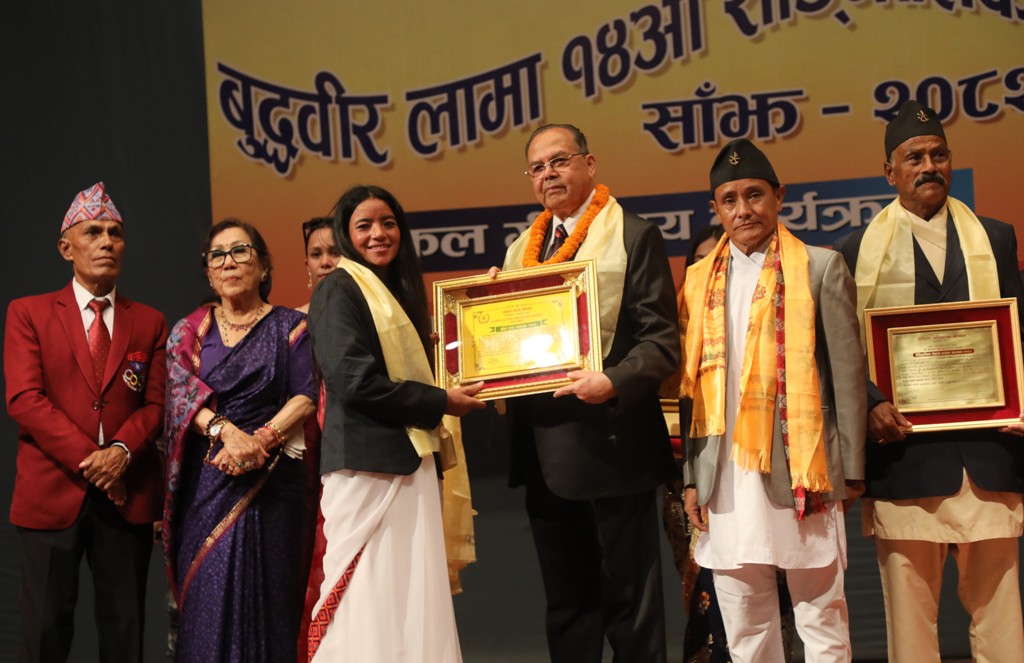 प्रयास मञ्चद्वारा धाविका राजपुरासहित १२ जनालाई सम्मान